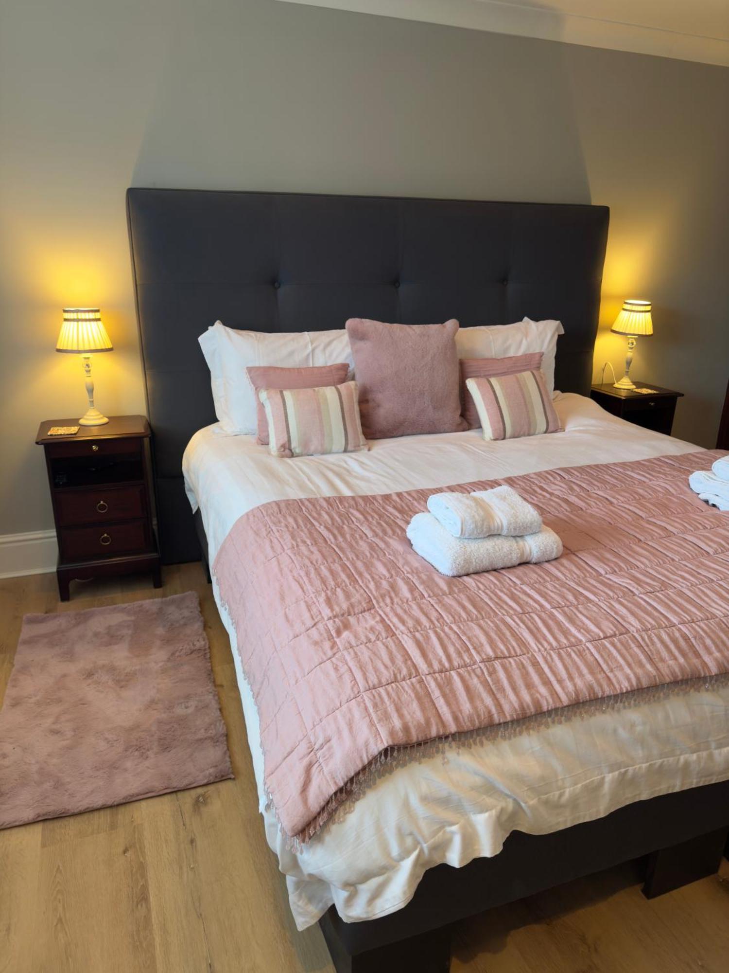 קינגטון Vast, Elegant Home With Indoor Pool & Sauna Near Popular Golf Course מראה חיצוני תמונה