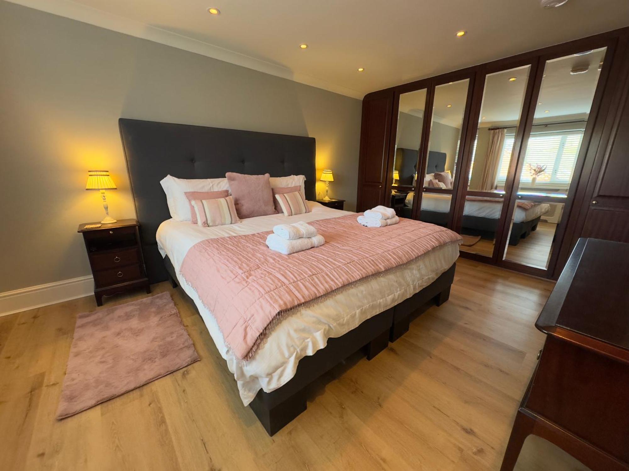 קינגטון Vast, Elegant Home With Indoor Pool & Sauna Near Popular Golf Course מראה חיצוני תמונה