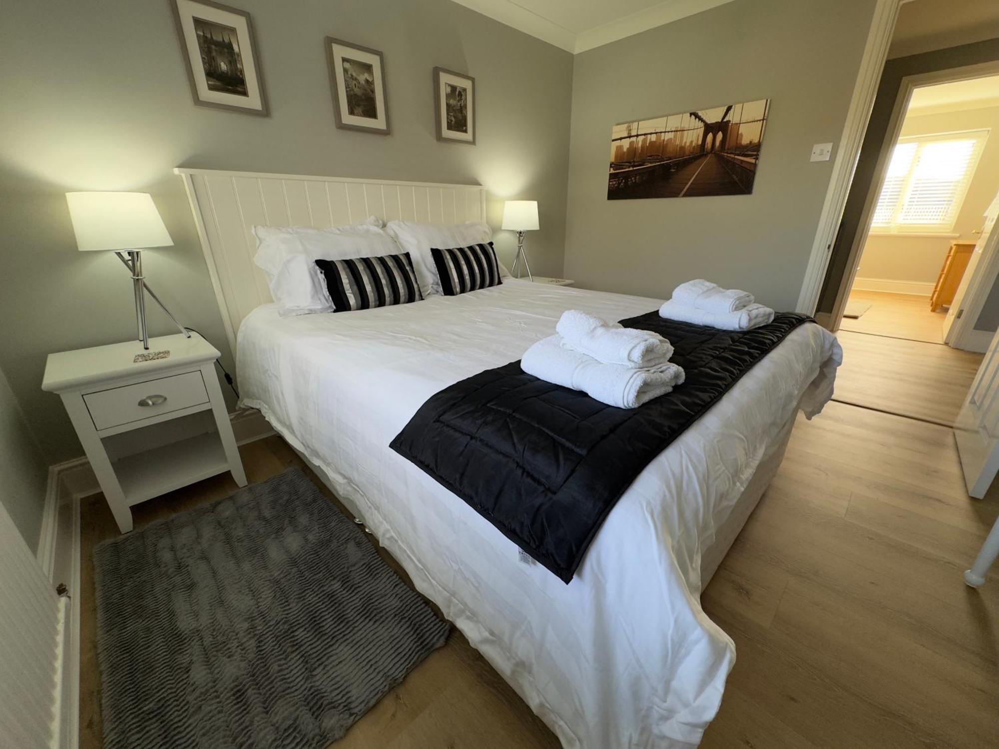 קינגטון Vast, Elegant Home With Indoor Pool & Sauna Near Popular Golf Course מראה חיצוני תמונה